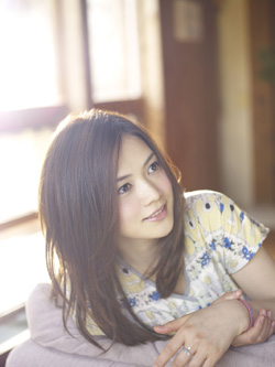 Yuiの新曲 Rain が新ドラマ パーフェクト リポート の主題歌に抜擢 Tower Records Online
