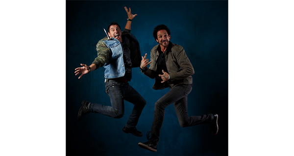 ディーン カストロノヴォとジョニー ジョエリによるプロジェクト ジョエリ カストロノヴォ Gioeli Castronovo のデビュー アルバム セット ザ ワールド オン ファイア Tower Records Online