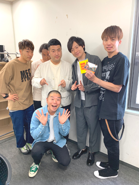 Dvdでしか見れないアキナ 和牛 アインシュタインのしゃっふる旅 アキナ 和牛 アインシュタインのしゃっふるゆるゆる旅 のはずが 時間制限アリ 編 6月5日発売 Tower Records Online