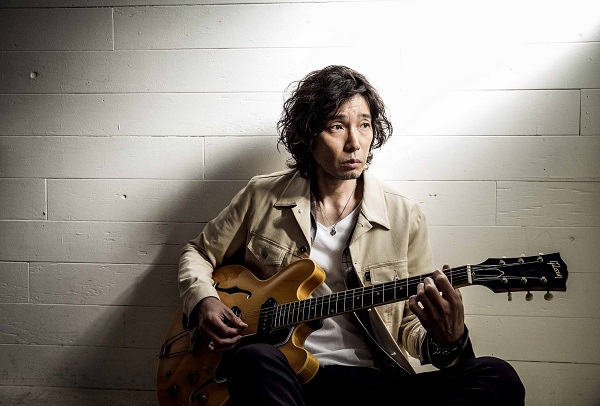 斉藤和義、活動の原点ともいえるギター弾き語りツアーの映像作品とCD