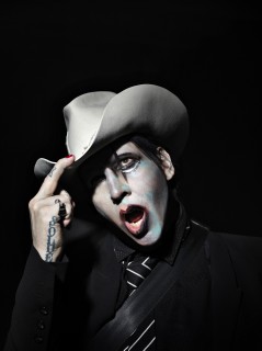 Marilyn Manson マリリン マンソン ゴシックのカリスマが混沌の時代に解き放つニュー アルバム Tower Records Online