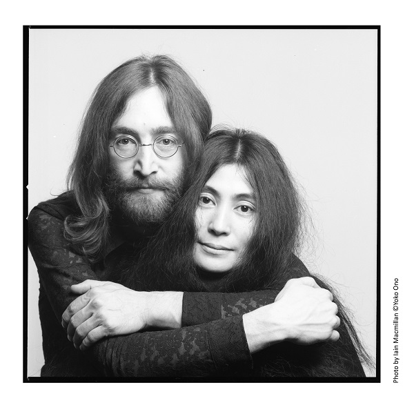 John Lennon Yoko Ono ジョン レノン ヨーコ オノ 1969年の War Is Over If You Want It 巨大ビルボードが東京にarで復活 Tower Records Online