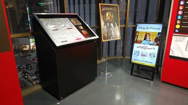 MEGADETH（メガデス）、メンバー全員の手形の展示がタワーレコード渋谷