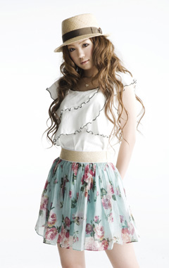 ケータイ世代の歌姫 西野カナがファースト アルバム Love One を緊急リリース決定 Tower Records Online